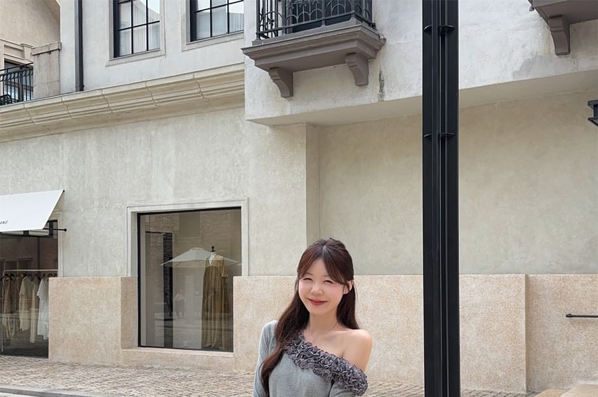 One Shoulder Frill Top with Washed Fray Maxi Denim Skirt