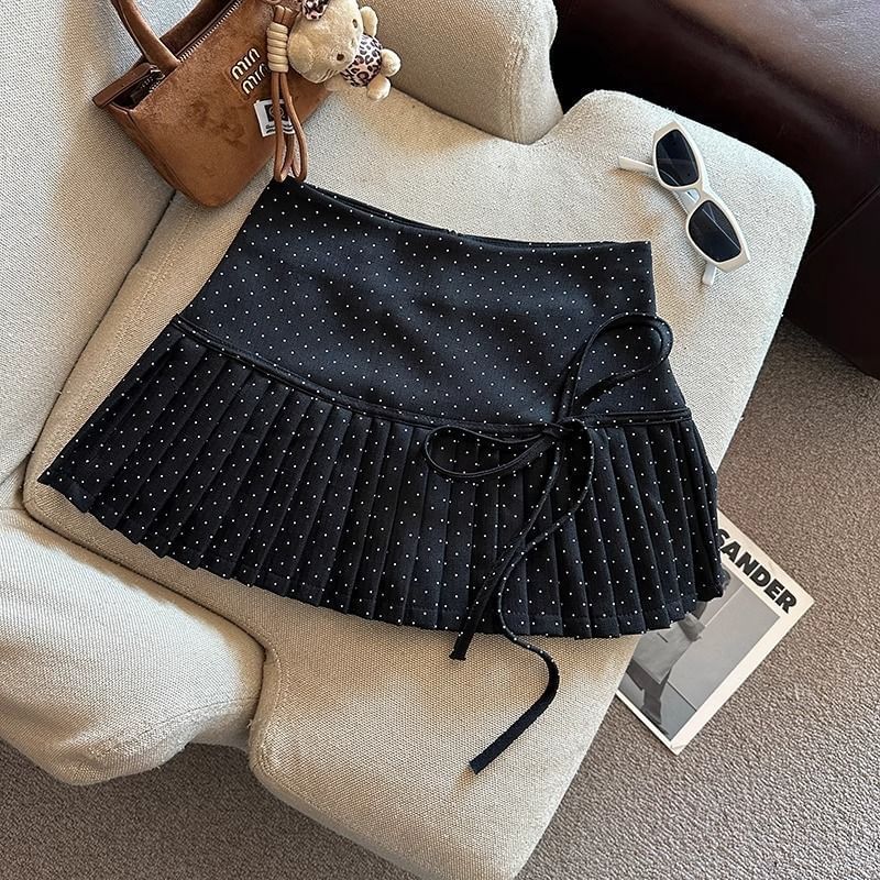Dotted Mini Pleated Skirt with Low Waist