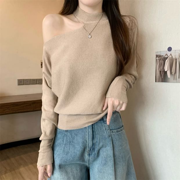 Cold-Shoulder Halter Style Knit Blouse with Extended Sleeves