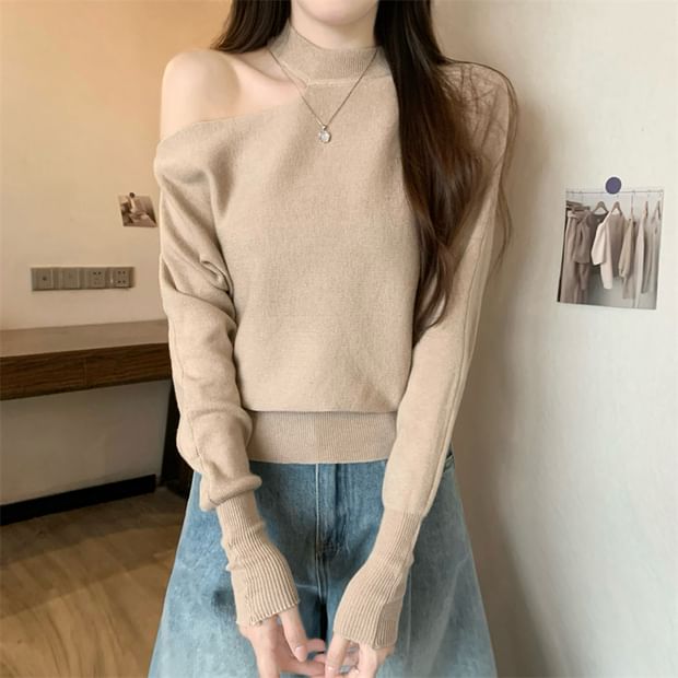 Cold-Shoulder Halter Style Knit Blouse with Extended Sleeves