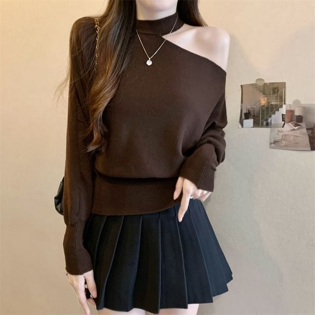 Cold-Shoulder Halter Style Knit Blouse with Extended Sleeves