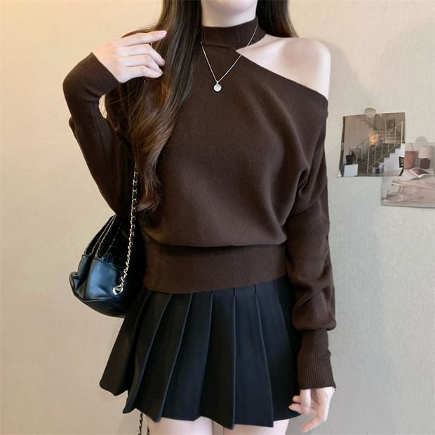 Cold-Shoulder Halter Style Knit Blouse with Extended Sleeves