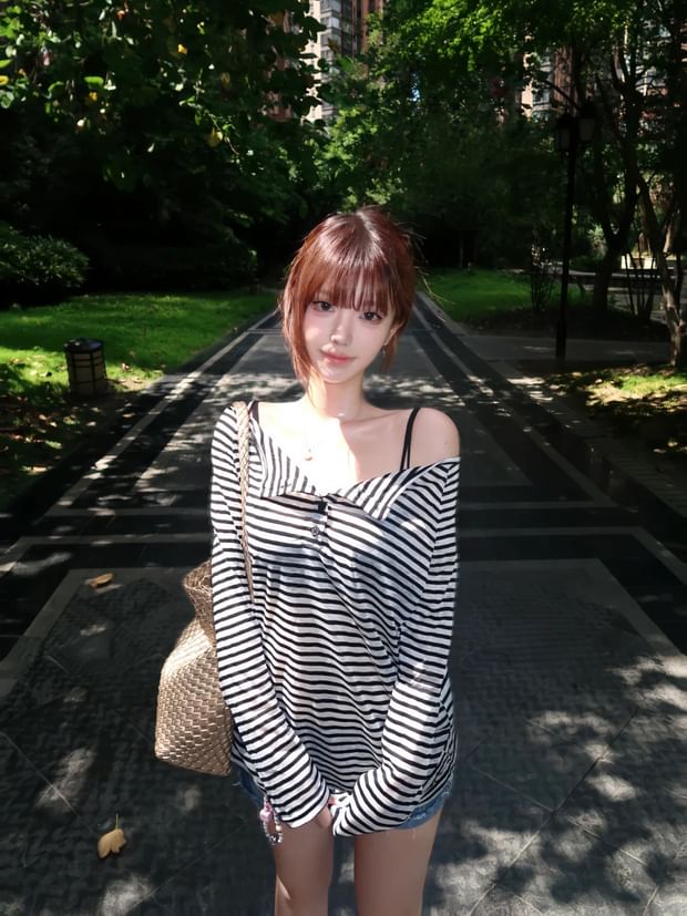 Striped Henley Tee with Boat Neckline and Extended Sleeves