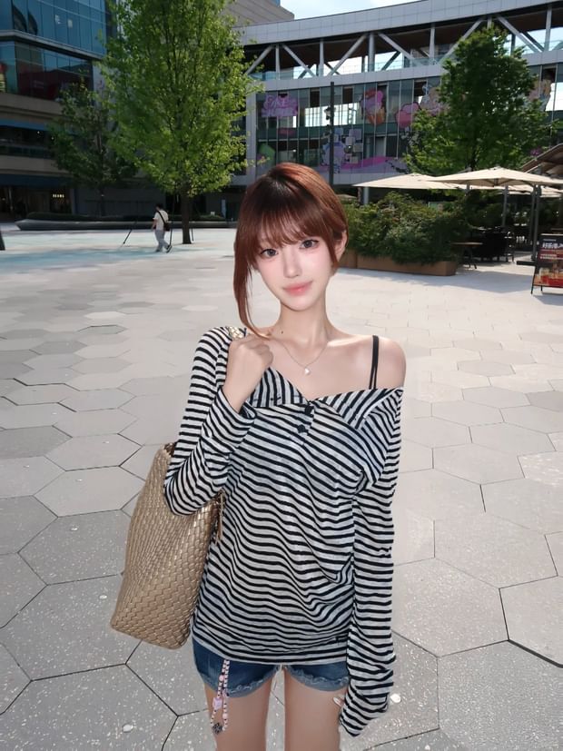 Striped Henley Tee with Boat Neckline and Extended Sleeves