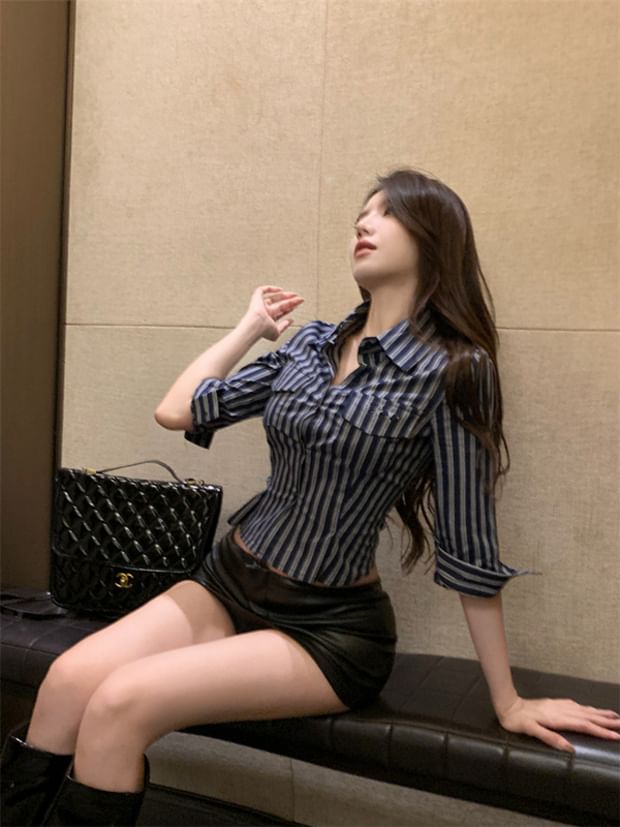 Striped Cropped Slim Fit Shirt with Three-Quarter Sleeves and Classic Style