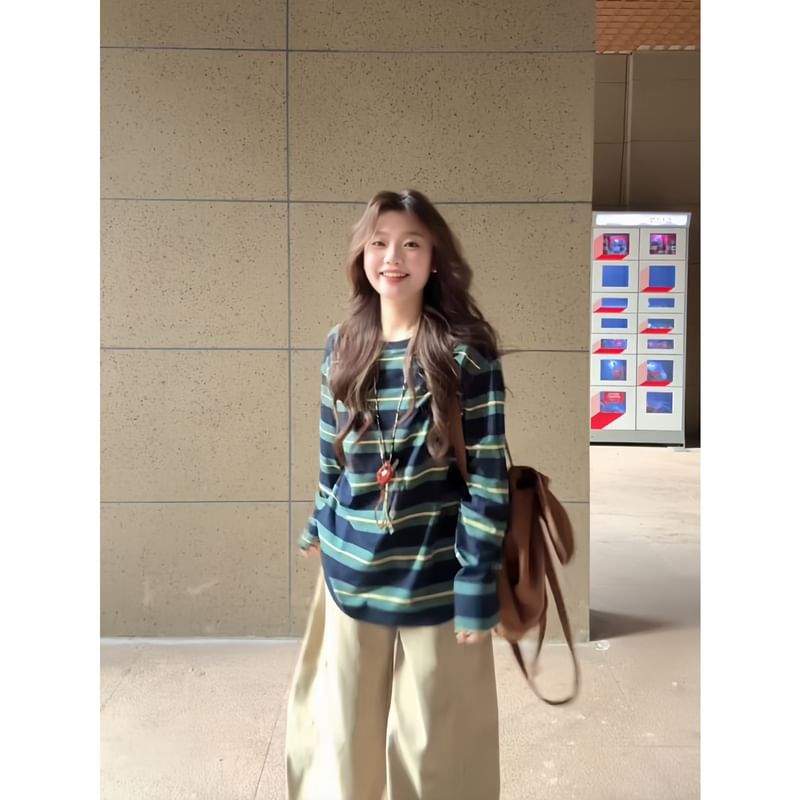 Striped Round Neck T-Shirt with Extended Sleeves and Classic Style