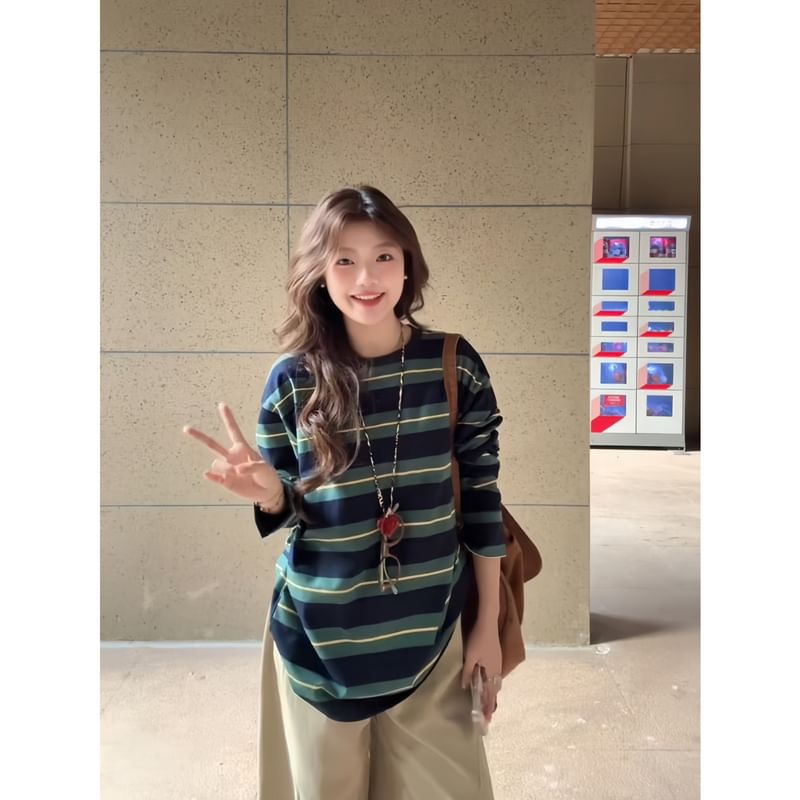 Striped Round Neck T-Shirt with Extended Sleeves and Classic Style