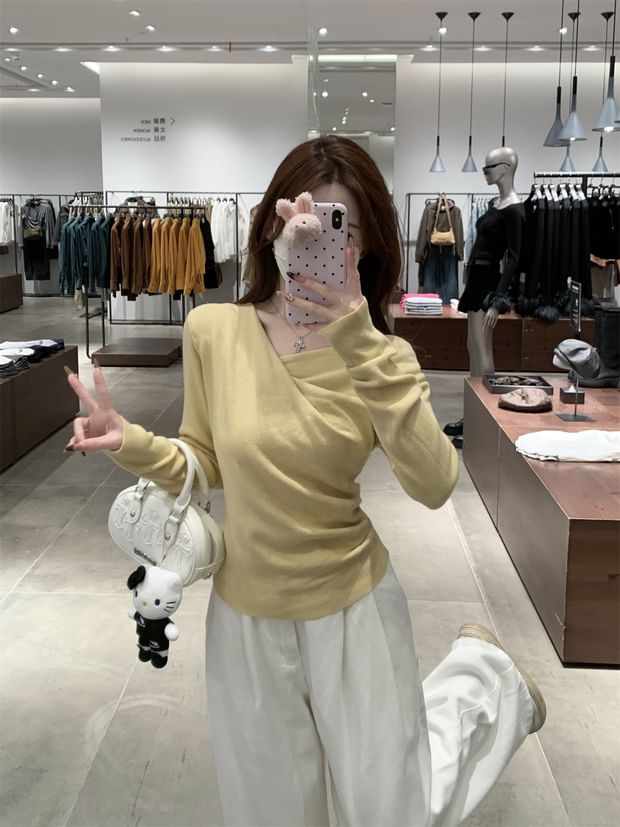 Ruched Knit Blouse with V-Neckline and Extended Sleeves in Solid Color