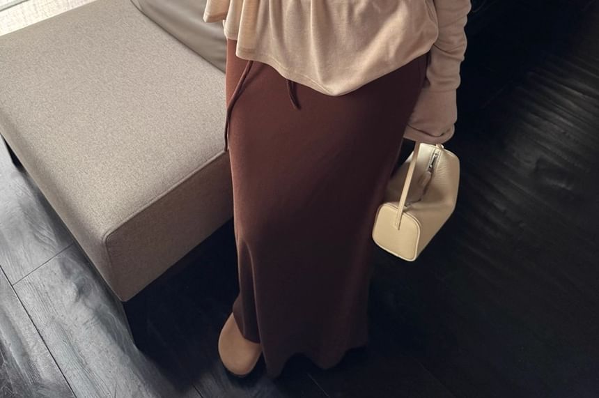 U-Neck Solid Top with Long Sleeves & High-Waist A-Line Maxi Skirt