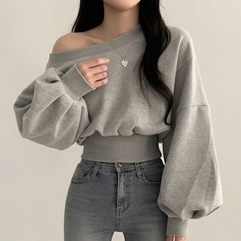 Cold-Shoulder Puff-Sleeve Slim-Fit Sweatshirt in Solid Tone