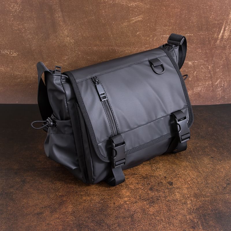 Plain Buckled Messenger Bag