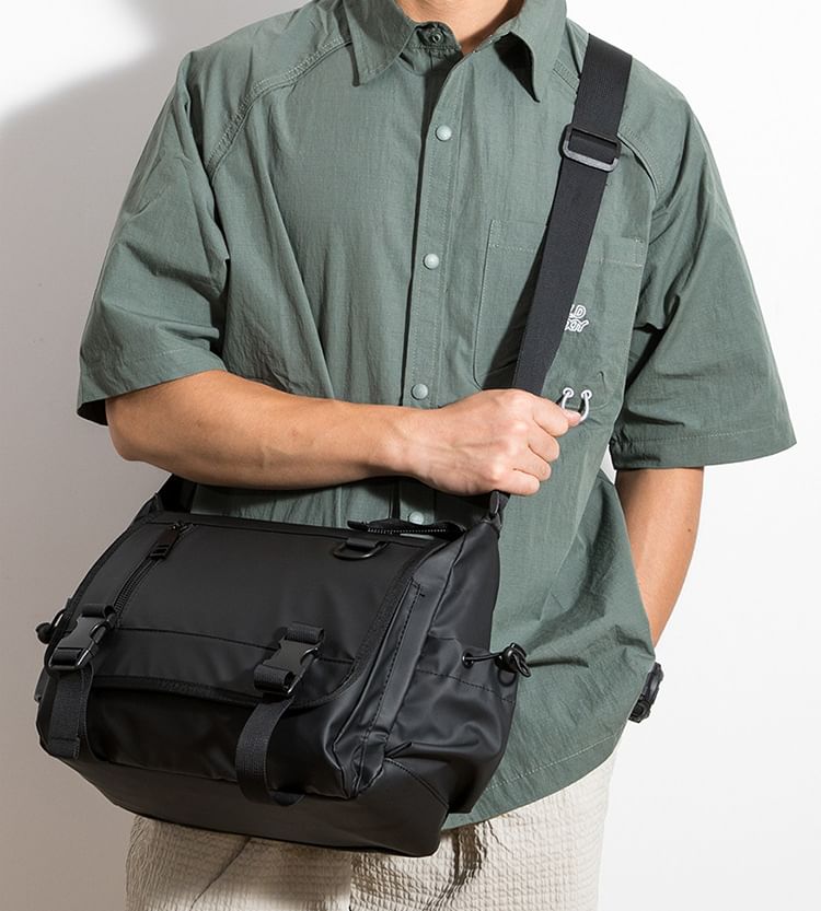Plain Buckled Messenger Bag