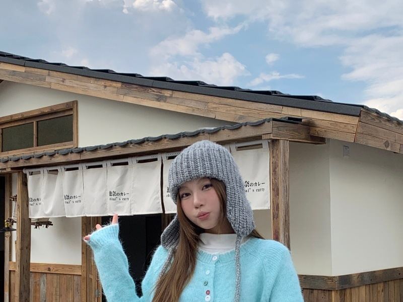 Crewneck Contrast Button Cardigan