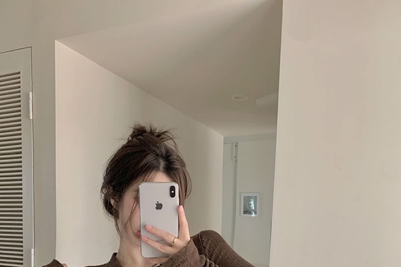 Ribbed Knit Top with Lace-Up V-Neck and Extended Sleeves