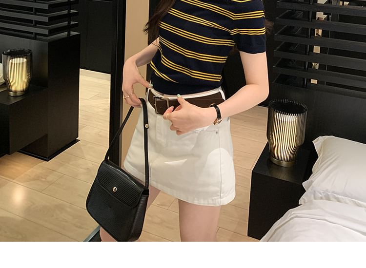 Striped Cropped Knit Top with Short Sleeves and Contrast Collar