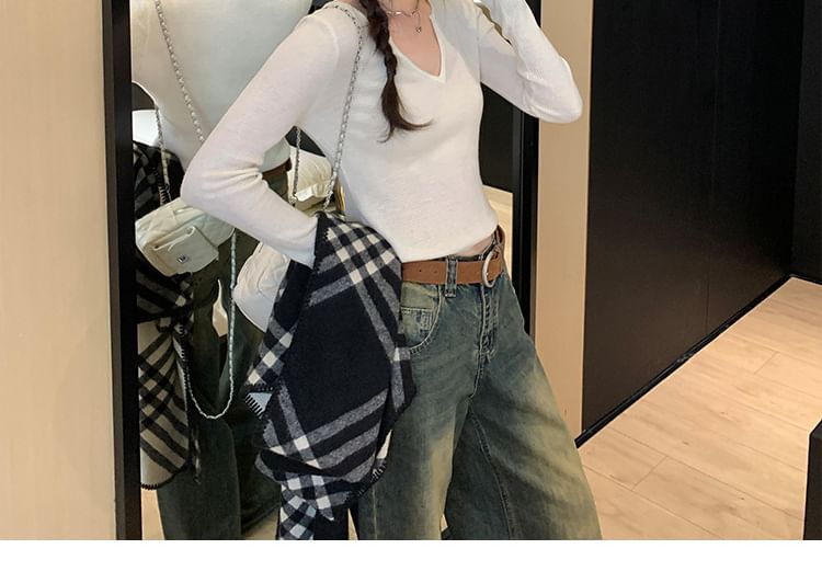 Knit Top with Notch Neck and Long Sleeves in Solid Color