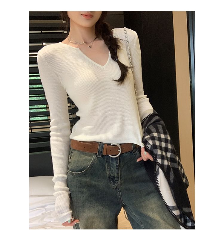 Knit Top with Notch Neck and Long Sleeves in Solid Color