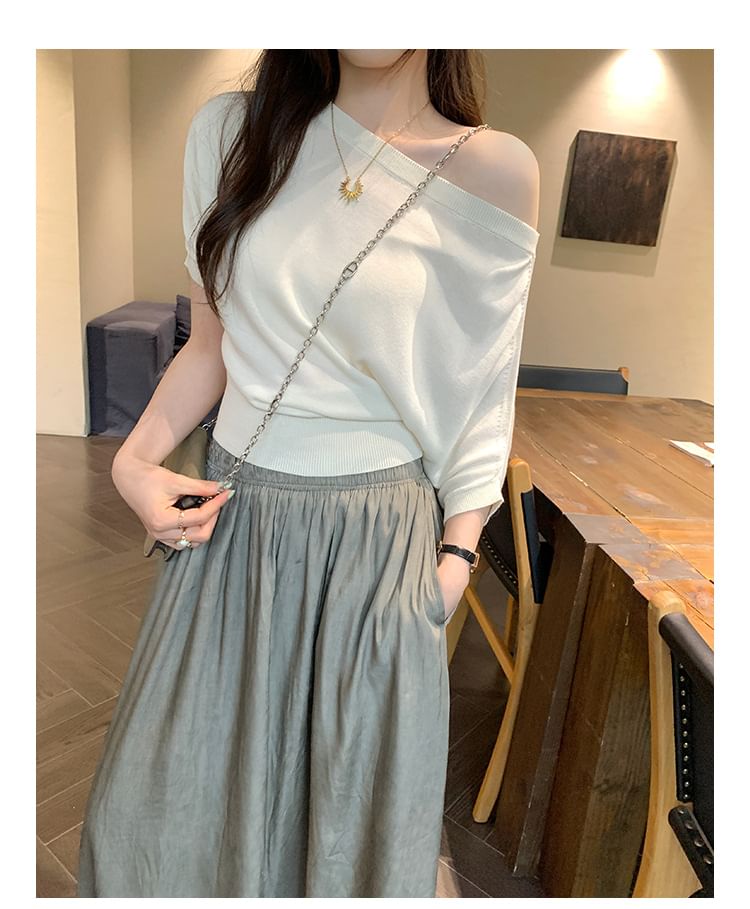 Cropped Knit Top with Off-Shoulder Design and 3/4 Sleeves