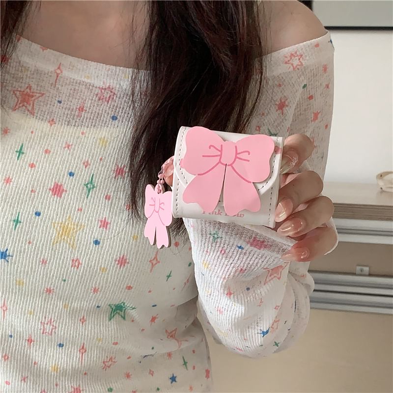 Bow Faux Leather Apple AirPods / Pro Earphone Case Skin