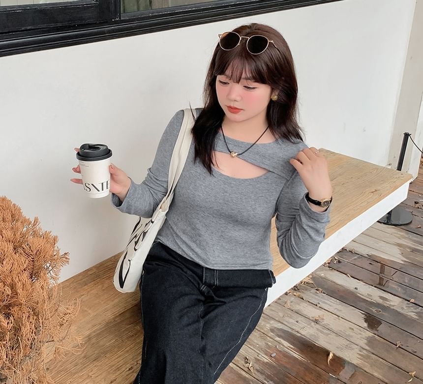 Cutout Knit Top with Long Sleeves and Crew Neck in Solid Color