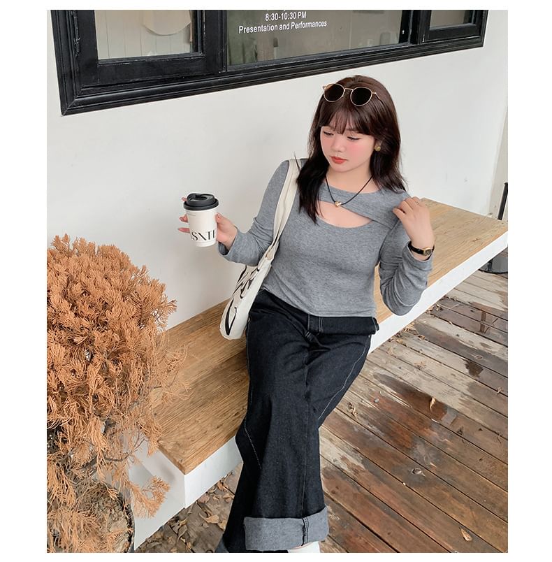 Cutout Knit Top with Long Sleeves and Crew Neck in Solid Color