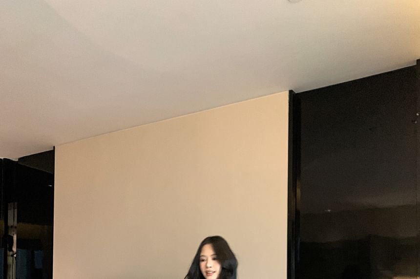 Cropped Tee with Square Neck and Long Sleeves in Solid Color