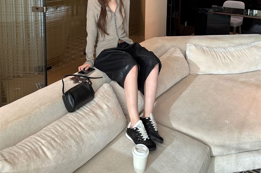 Contrast-Trimmed T-Shirt with Long Sleeves and Notched Neckline