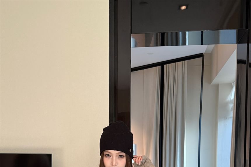 Contrast-Trimmed T-Shirt with Long Sleeves and Notched Neckline