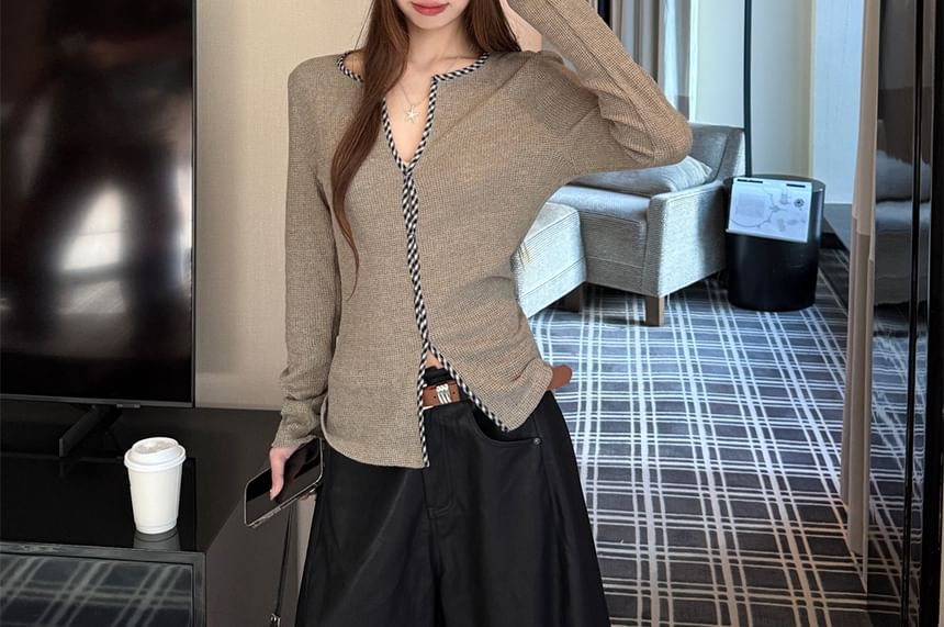 Contrast-Trimmed T-Shirt with Long Sleeves and Notched Neckline