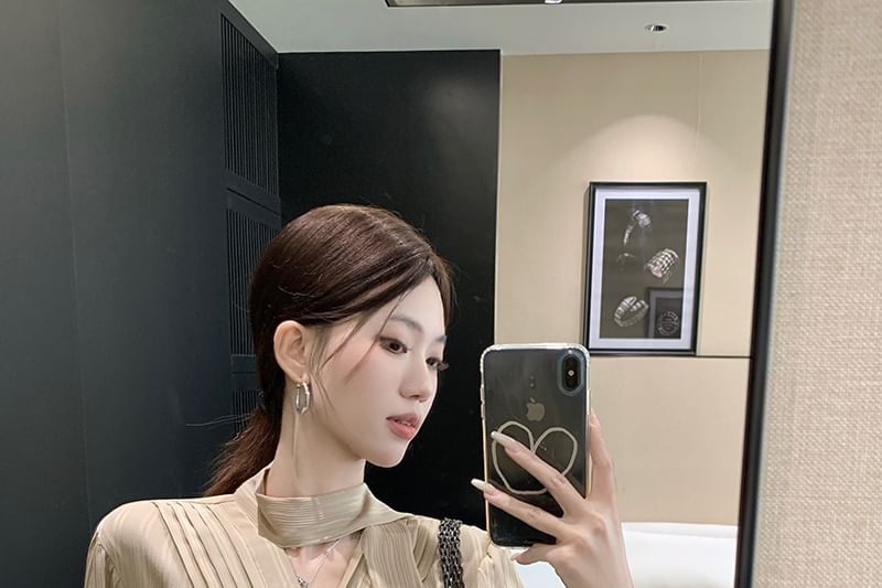 Pleated Blouse with V-Neck and Long Sleeves in Solid Color