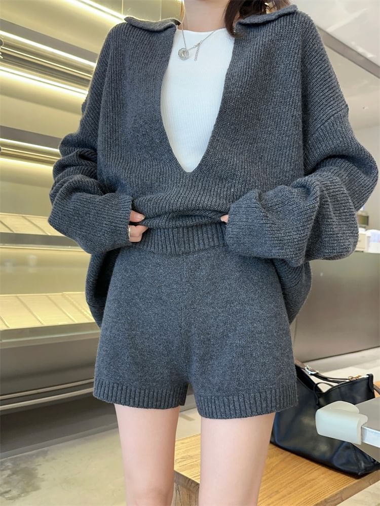 Sweater with Collar and Long Sleeves / Knit Shorts / Round Neck Tee
