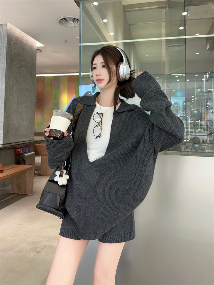 Sweater with Collar and Long Sleeves / Knit Shorts / Round Neck Tee