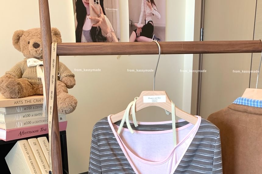 Short-Sleeve Scoop Neck Plain Ruched Tee / V-Neck Striped Tie Front Crop Cardigan