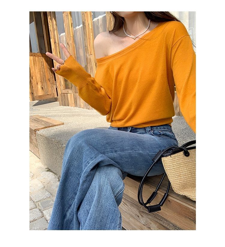 Classic Knit Top with Boat Neckline and Long Sleeves