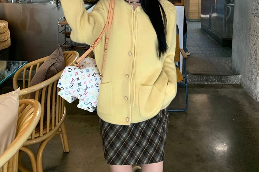 Round Neck Faux Pearl Button Cardigan