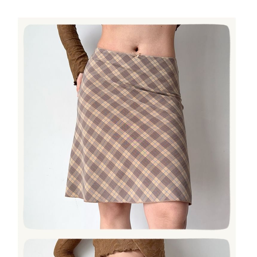 Mid Rise Plaid H-Line Skirt