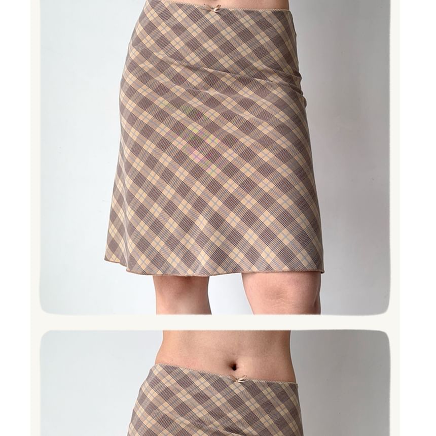 Mid Rise Plaid H-Line Skirt