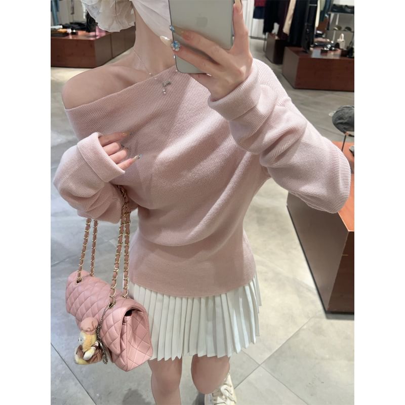 Slim-Fit Knit Top with Off-Shoulder Neckline and Long Sleeves