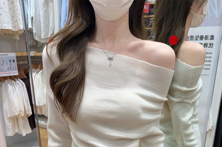 Slim-Fit Knit Top with Off-Shoulder Neckline and Long Sleeves