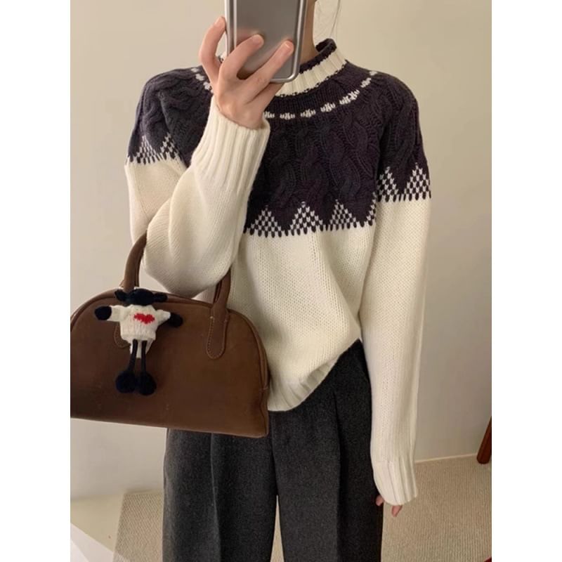 Loose-Fit Cable-Knit Sweater with Color-Block Design and Long Sleeves