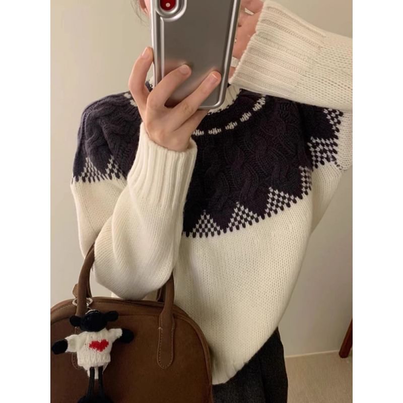 Loose-Fit Cable-Knit Sweater with Color-Block Design and Long Sleeves