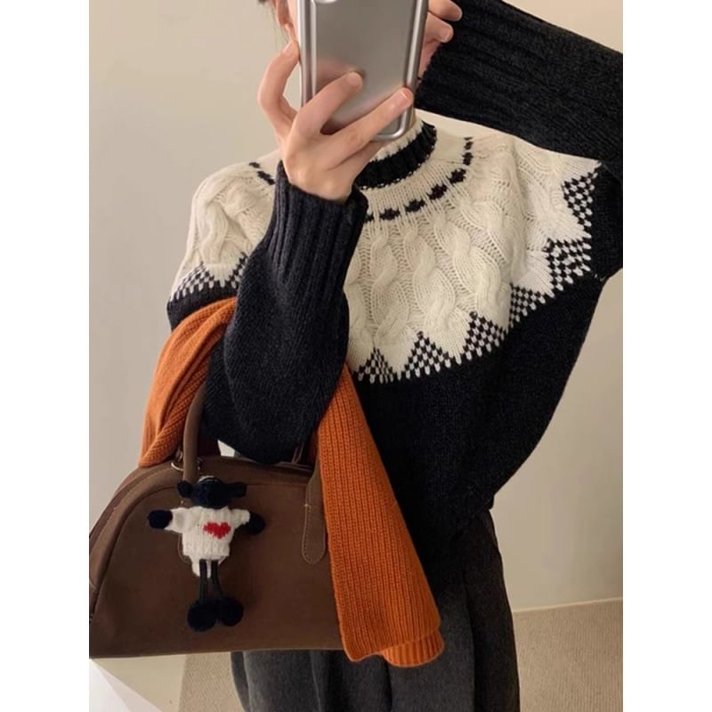 Loose-Fit Cable-Knit Sweater with Color-Block Design and Long Sleeves