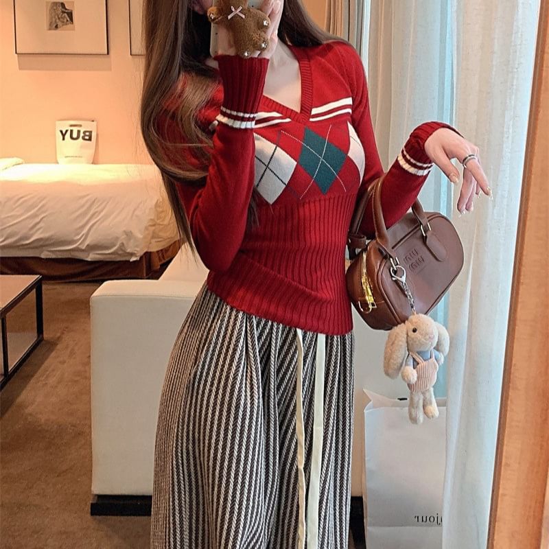 Argyle-Patterned Slim-Fit V-Neck Sweater with Long Sleeves