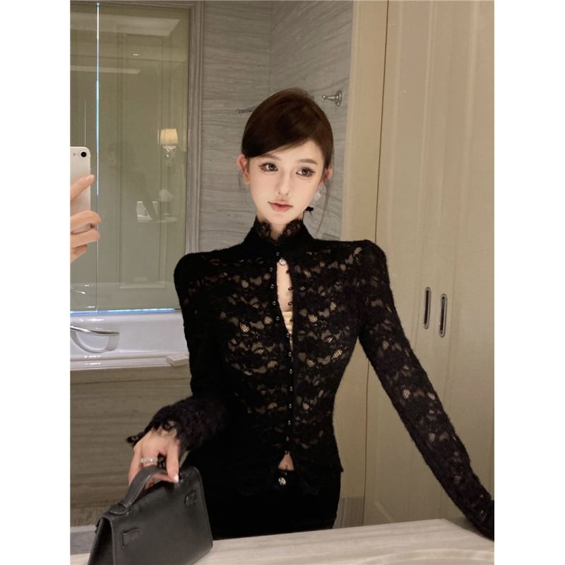 Two-Piece Set: Lace-Trimmed Fitted Top with Band Collar & Long Sleeves + Cami