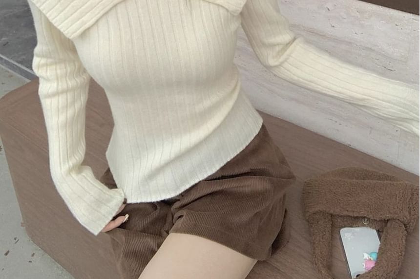 Fitted Knit Top with Collared Neckline & Long Sleeves, Solid Color Design
