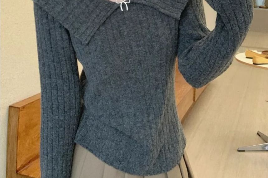 Fitted Knit Top with Collared Neckline & Long Sleeves, Solid Color Design