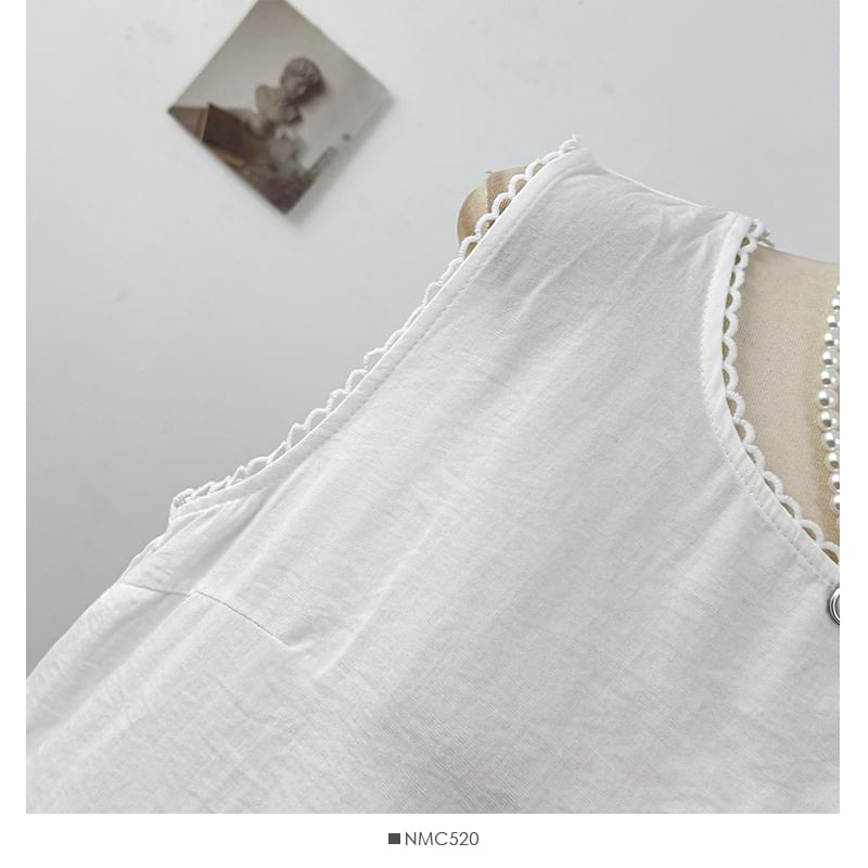 Sleeveless Round Neck Lace Trim Tee