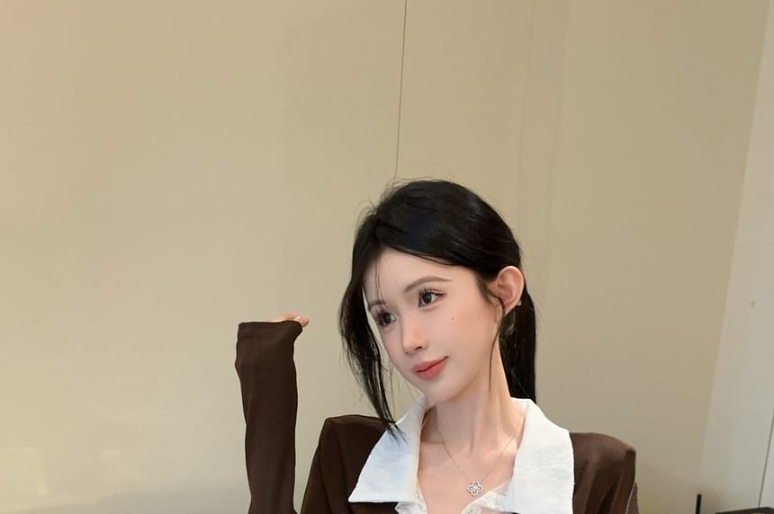 Mock Two-Piece Collared T-Shirt with Lace Panel and Slim Fit
