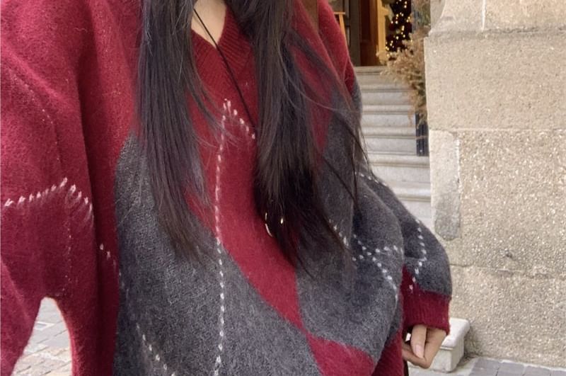 V-Neck Argyle Sweater / Plaid Mini Skirt