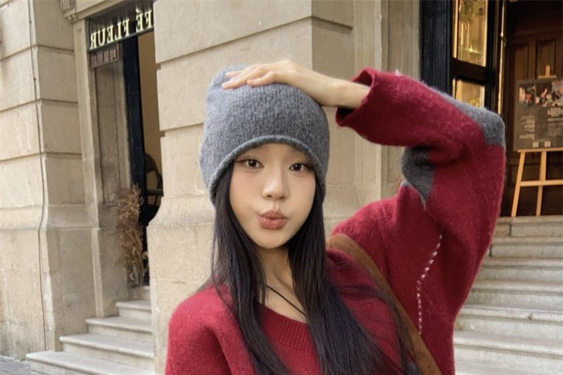 V-Neck Argyle Sweater / Plaid Mini Skirt